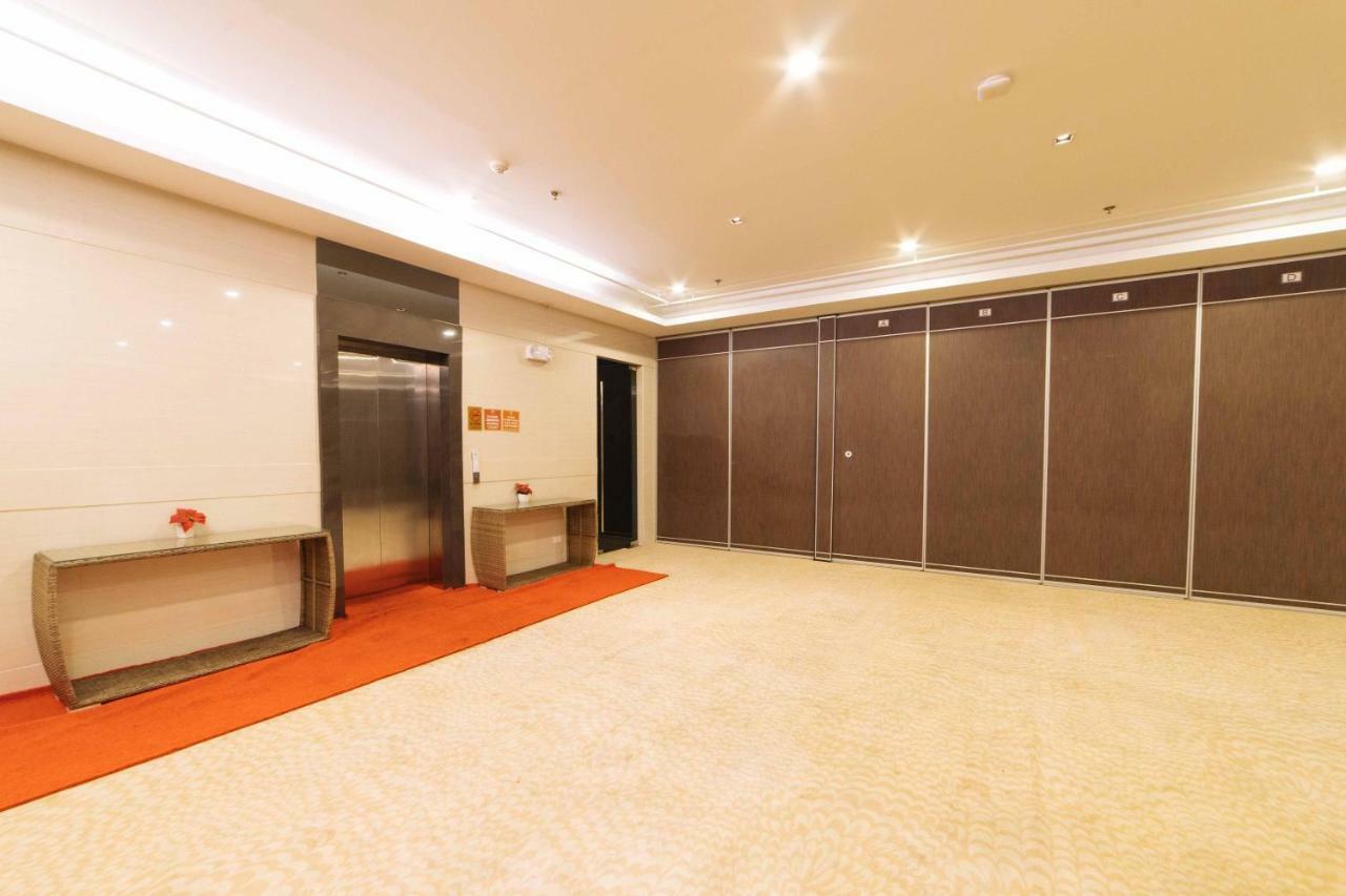 Hotel Reddoorz Premium @ West Avenue Quezon Quezon City