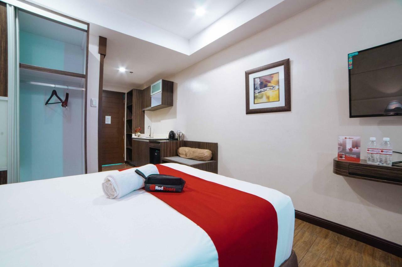 Reddoorz Premium @ West Avenue Quezon