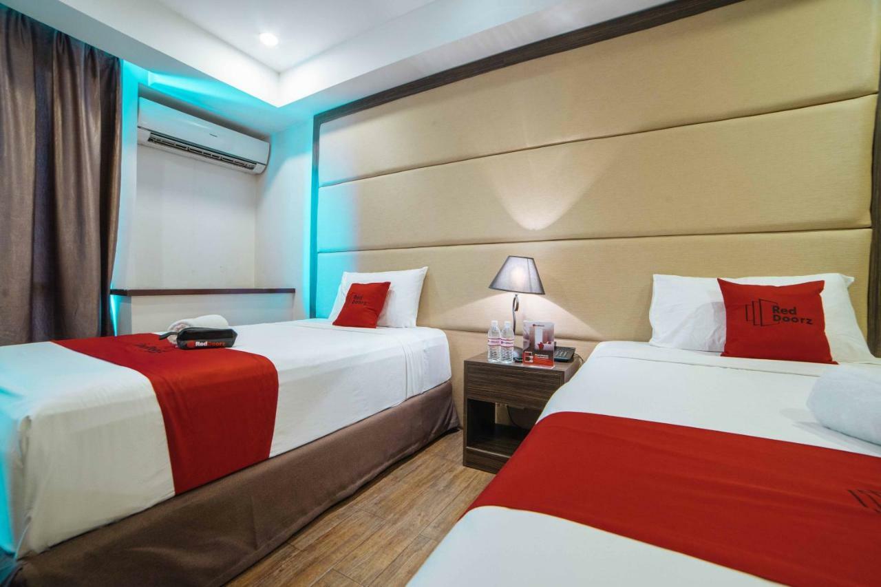 Reddoorz Premium @ West Avenue Quezon Quezon City