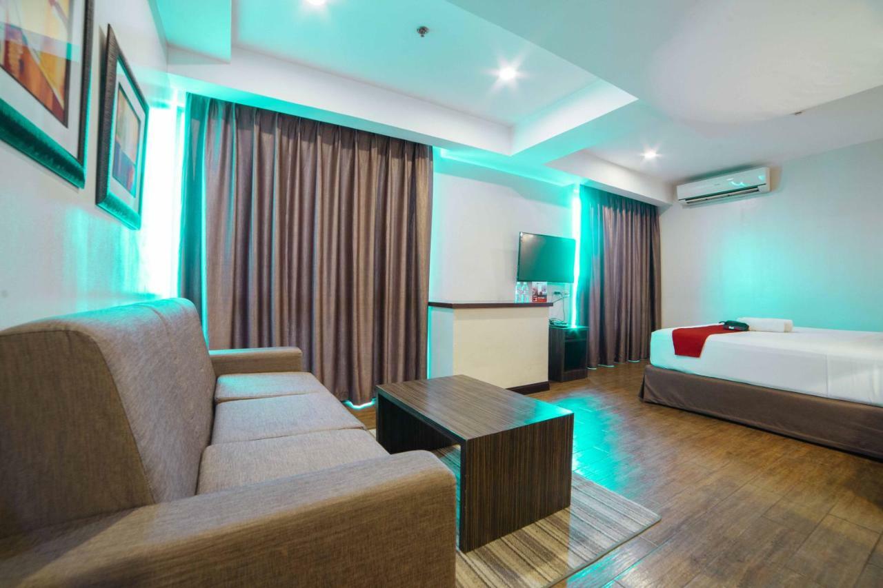 Reddoorz Premium @ West Avenue Quezon 3*