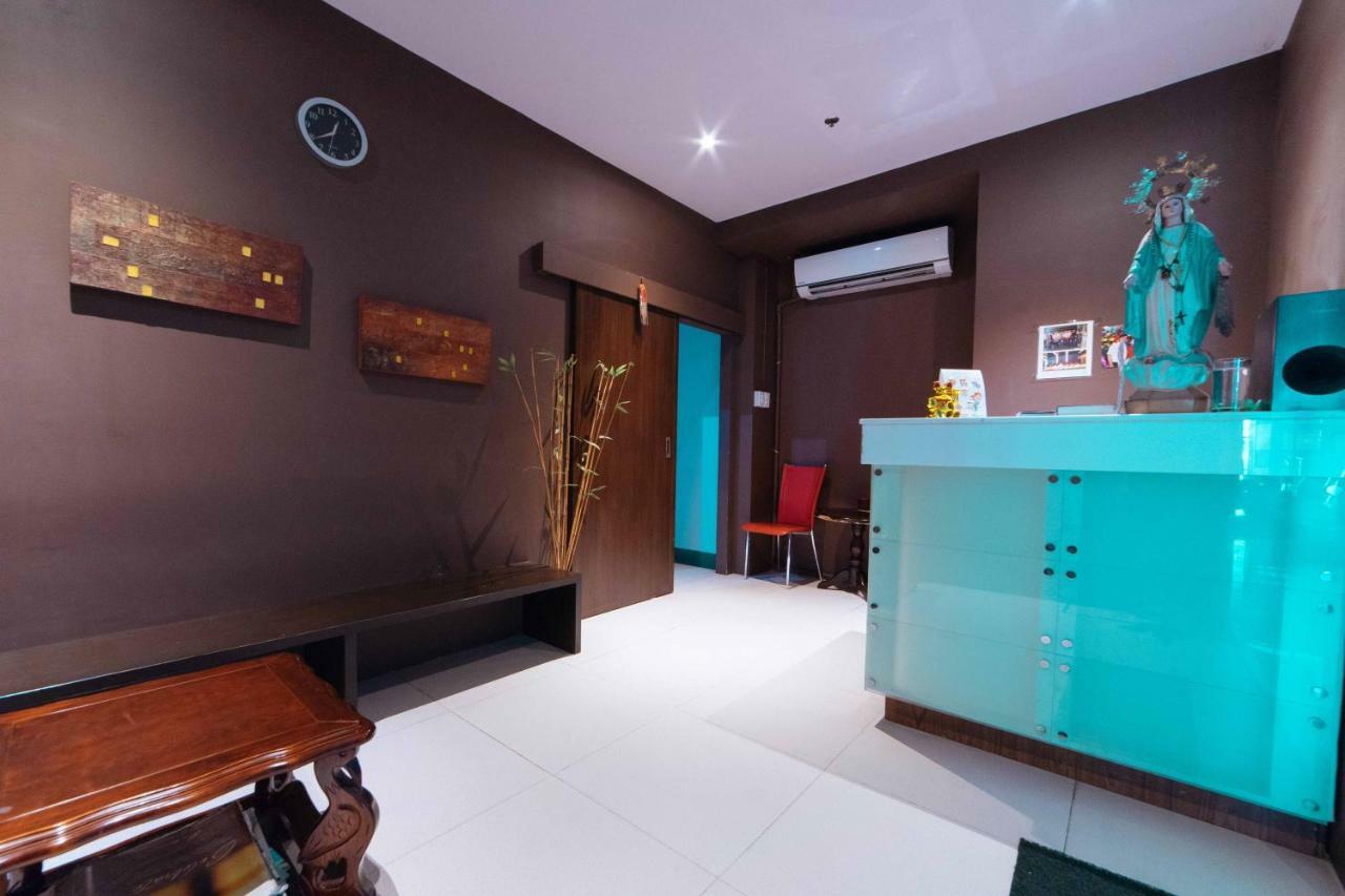 Hotel Reddoorz Premium @ West Avenue Quezon
